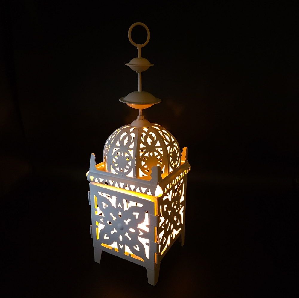 Medallion Candle Lantern